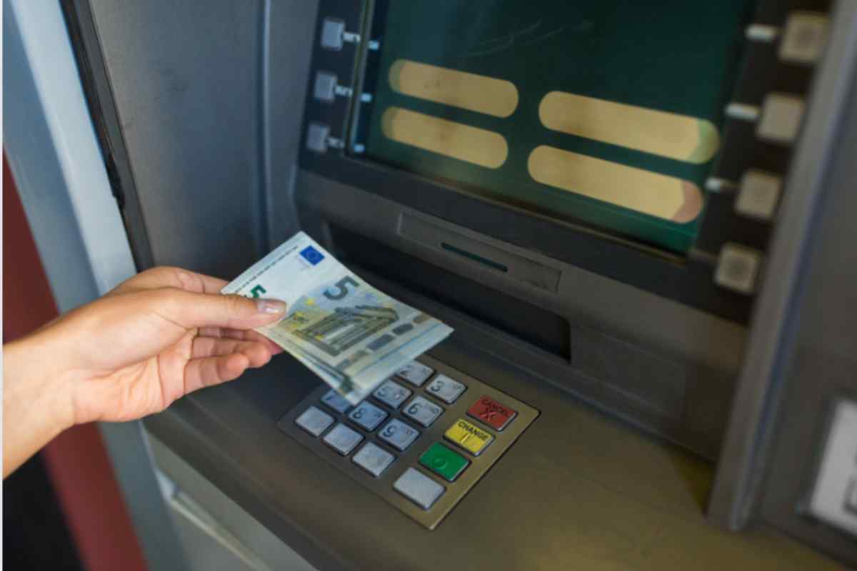 bancomat dà più soldi del previsto